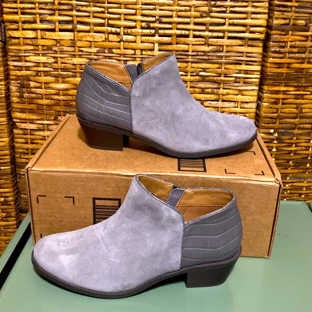 NIB Vionic Marissa Suede Ankle Boots gray Charcoal 8